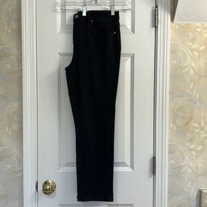 Ann Taylor “The Taper” in Very Dark Wash Denim in a Cotton Spandex Fabric.EUC